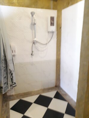 Bathroom shower - Oasis Resort (Pranburi)