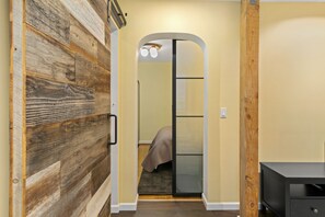 1 Schlafzimmer, Bügeleisen/Bügelbrett, kostenloses WLAN, Bettwäsche