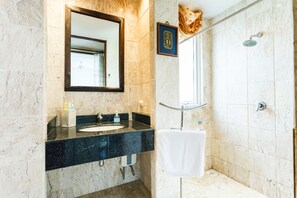Comfort Villa, 3 Bedrooms, Private Pool | Bathroom | Shower, free toiletries, hair dryer, bidet - Baan Kaja Villa by Lofty (Choeng Thale)