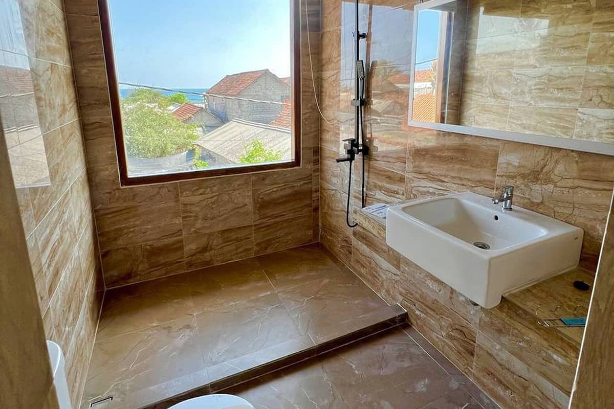 Deluxe Oda | Banyo | Duş, ücretsiz banyo/kozmetik ürünleri, havlu