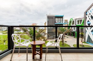 Deluxe Quadruple Room, Lanai, Garden View | Egyptian cotton sheets, premium bedding, down comforters, desk