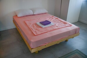 Apartamento, sacada, vista para a cidade | Wi-Fi de cortesia, roupa de cama