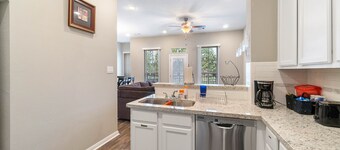 Wow! Private Newer 2 Bedroom House - King Bed - 10 mins from IAH Unit C