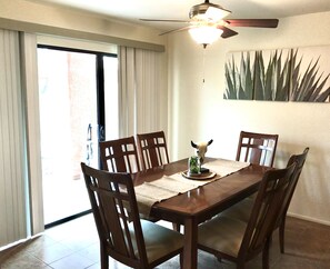 Dining - Cozy luxury condo in beautiful part of Tucson (Tucson)