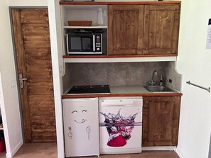 Refrigerador, microondas, parrilla de estufa y lavavajillas 