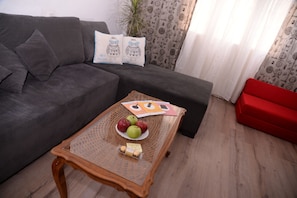Apartamento, para não fumantes | Área de estar | TV de tela plana