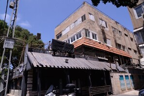 Front of property - Central Apartment 5 Minutes From Beach (Tel Aviv)