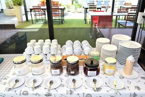 Free daily buffet breakfast  - Diary Suite (Nakhon Pathom)