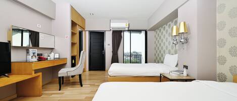 Deluxe Twin Room, Non Smoking | Minibar, in-room safe, desk, blackout drapes