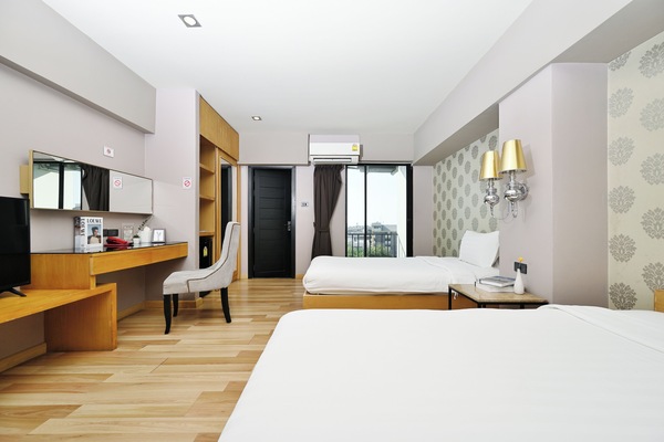 Minibar, in-room safe, desk, blackout curtains