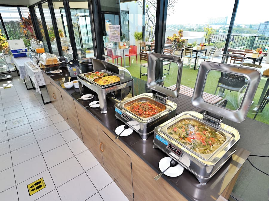 Café da manhã com buffet grátis todos os dias