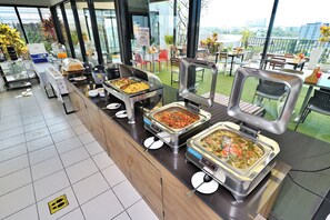 Free daily buffet breakfast 