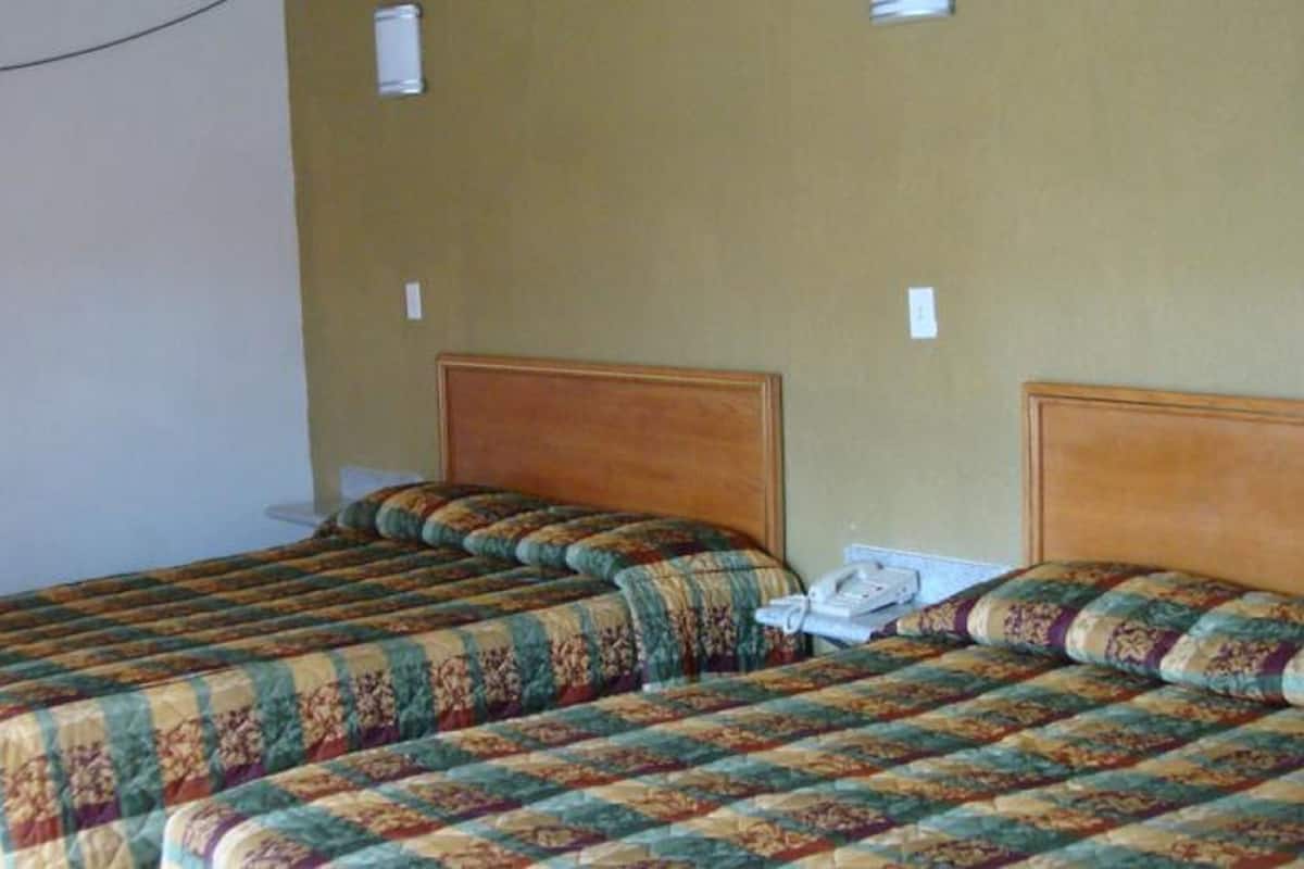 Basic Room, Multiple Beds, Non Smoking | 3 bedrooms, WiFi (free), bed sheets