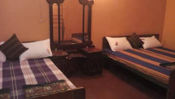 Iron/ironing board, bed sheets