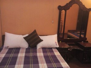 Familierom | Strykejern/-brett og sengetøy