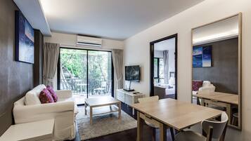 2 bedrooms, in-room safe, iron/ironing board, free WiFi