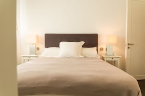3 quartos, cortinas blackout, quartos à prova de som