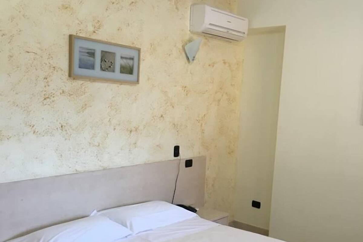 Minibar, desk, bed sheets, wheelchair access