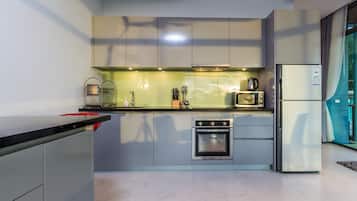 3 Bedrooms Villa with Sea View | Cuisine privée | Grand réfrigérateur, micro-ondes, four, plaque de cuisson