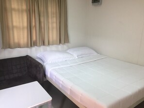Room | Blackout drapes, free WiFi, bed sheets
