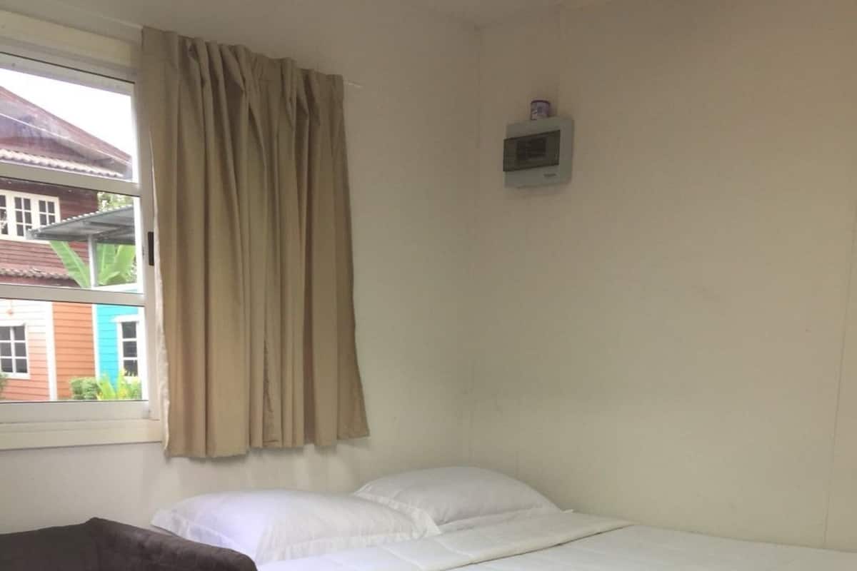 Room | Blackout curtains, free WiFi, bed sheets