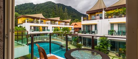 Design Townhome, 3 Bedrooms, Pool View | Balcony