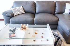 Classic House, 3 Bedrooms, Mountain View | Living room | Smart TV