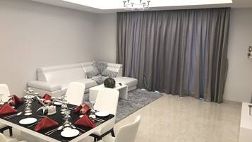 2 bedrooms, desk, laptop workspace, blackout curtains