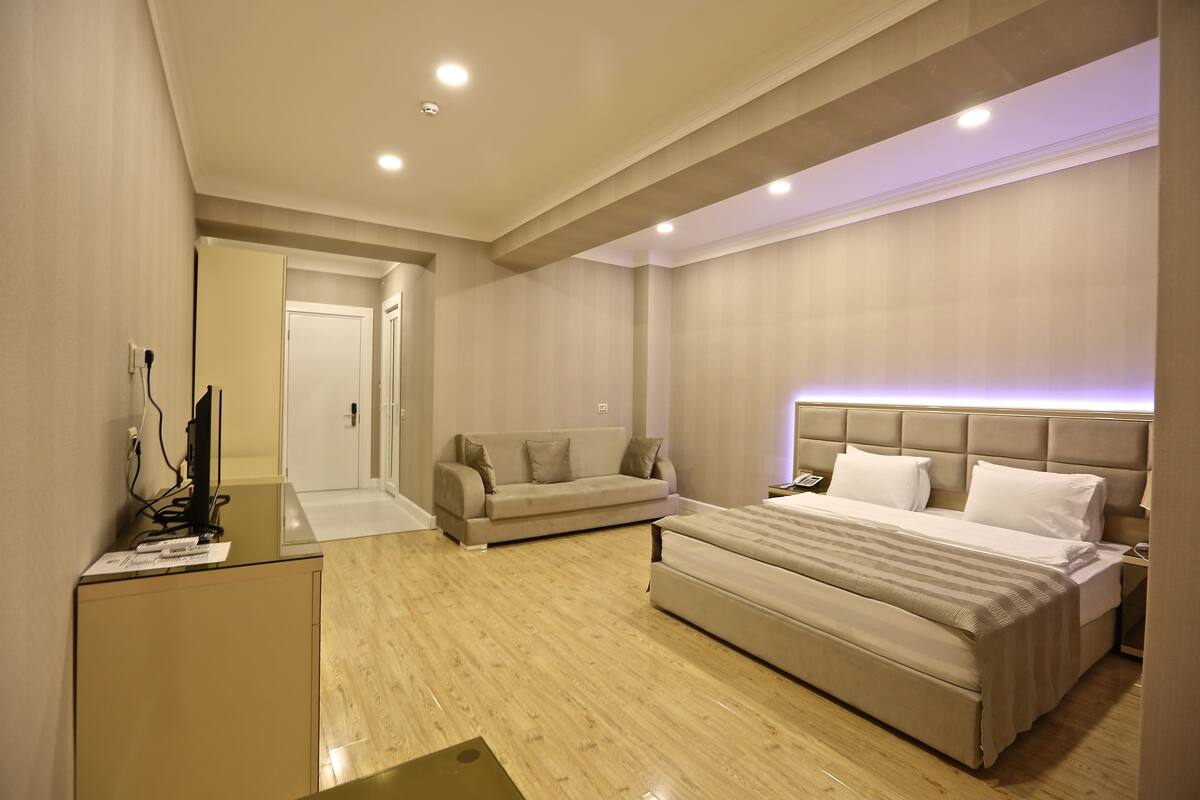 In-room safe, desk, soundproofing, iron/ironing board (on request)