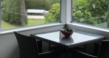 County feel but close to everything - TAURANGA