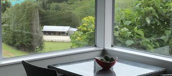 County feel but close to everything - TAURANGA