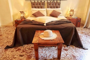 Deluxe Double Room (Itaca) | Desk, iron/ironing board, cots/infant beds, rollaway beds - Kalinikta B&B (Locri)
