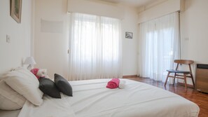 3 bedrooms, desk, soundproofing, iron/ironing board