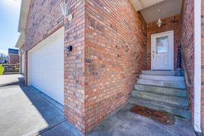 Exterior detail - Walk to The Strip: Family-Friendly Branson Home (Branson)