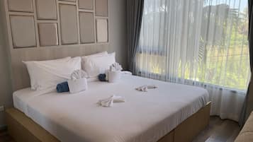 Caja de seguridad en la habitación y cortinas blackout