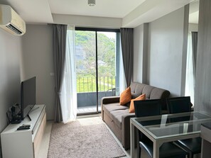 Comfort Apartment, 1 Bedroom, Mountain View | Living area