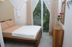 Deluxe Double Room, Smoking | In-room safe, desk, iron/ironing board, free WiFi