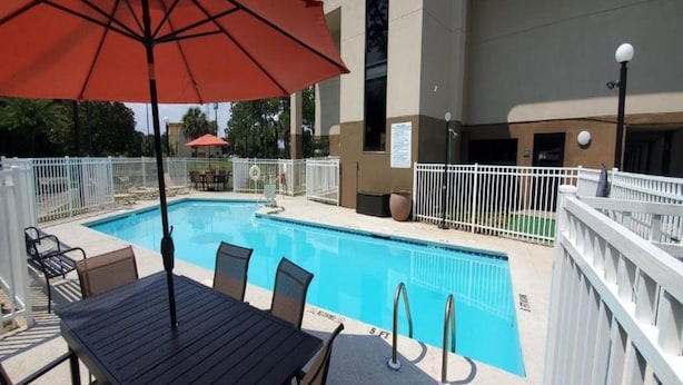 Pool - Jameson Inn (Brunswick)