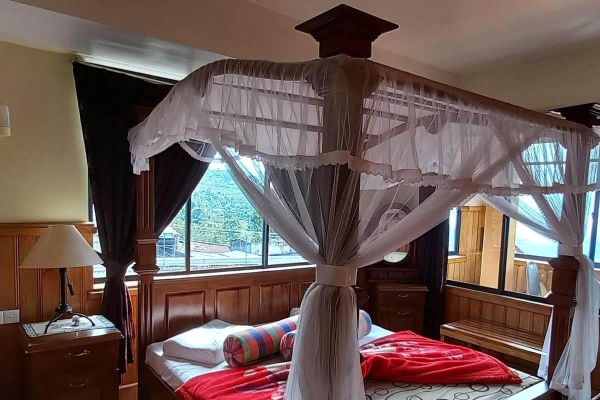 In-room safe, desk, soundproofing, iron/ironing board