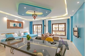 SeaView Turtles A41 royal suite | 獨特裝修、遮光窗簾/窗簾、熨斗/熨衫板