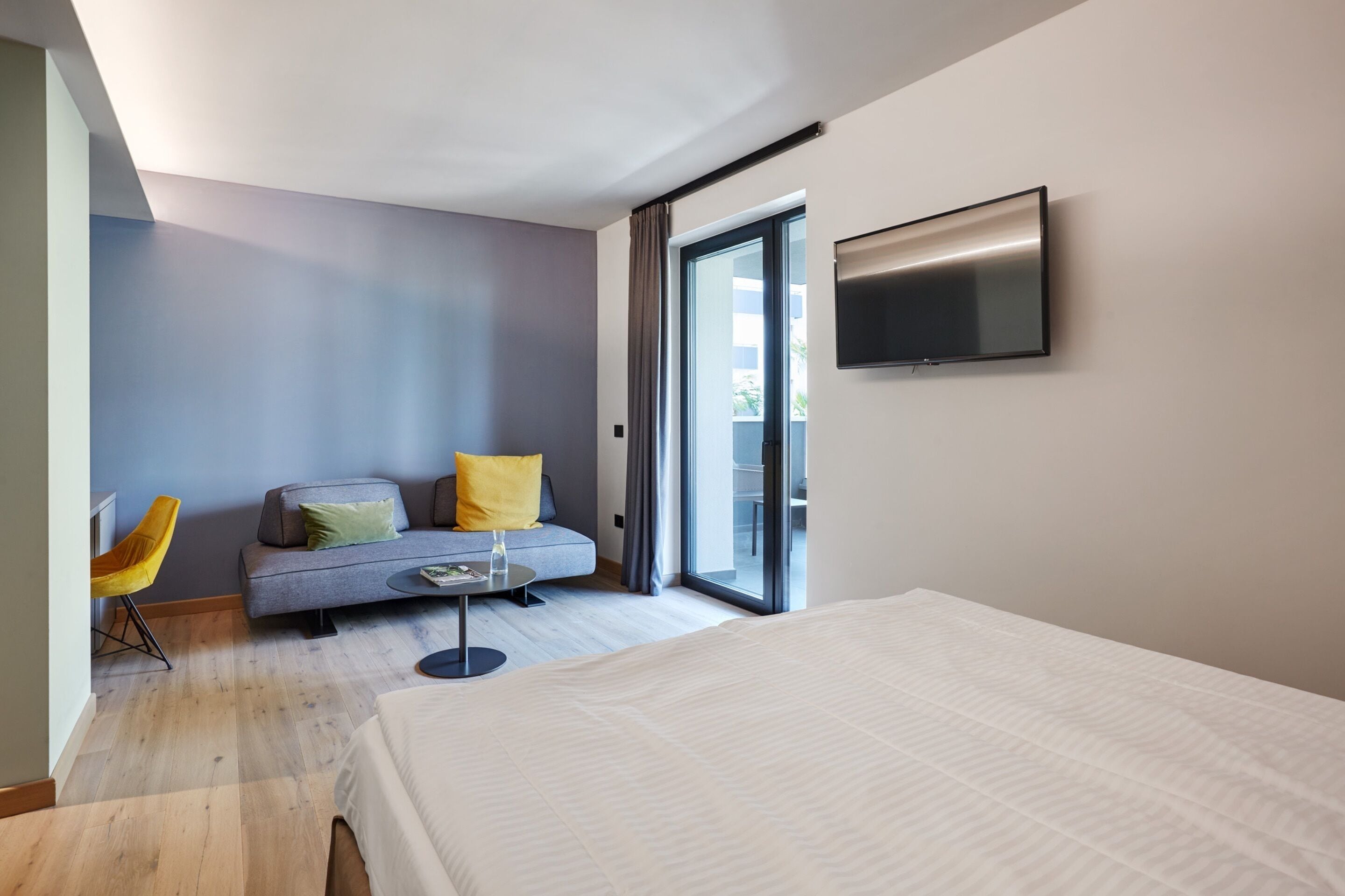 comfort room, balcony, city view | hypo-allergenic bedding, down duvets, minibar, in-room safe