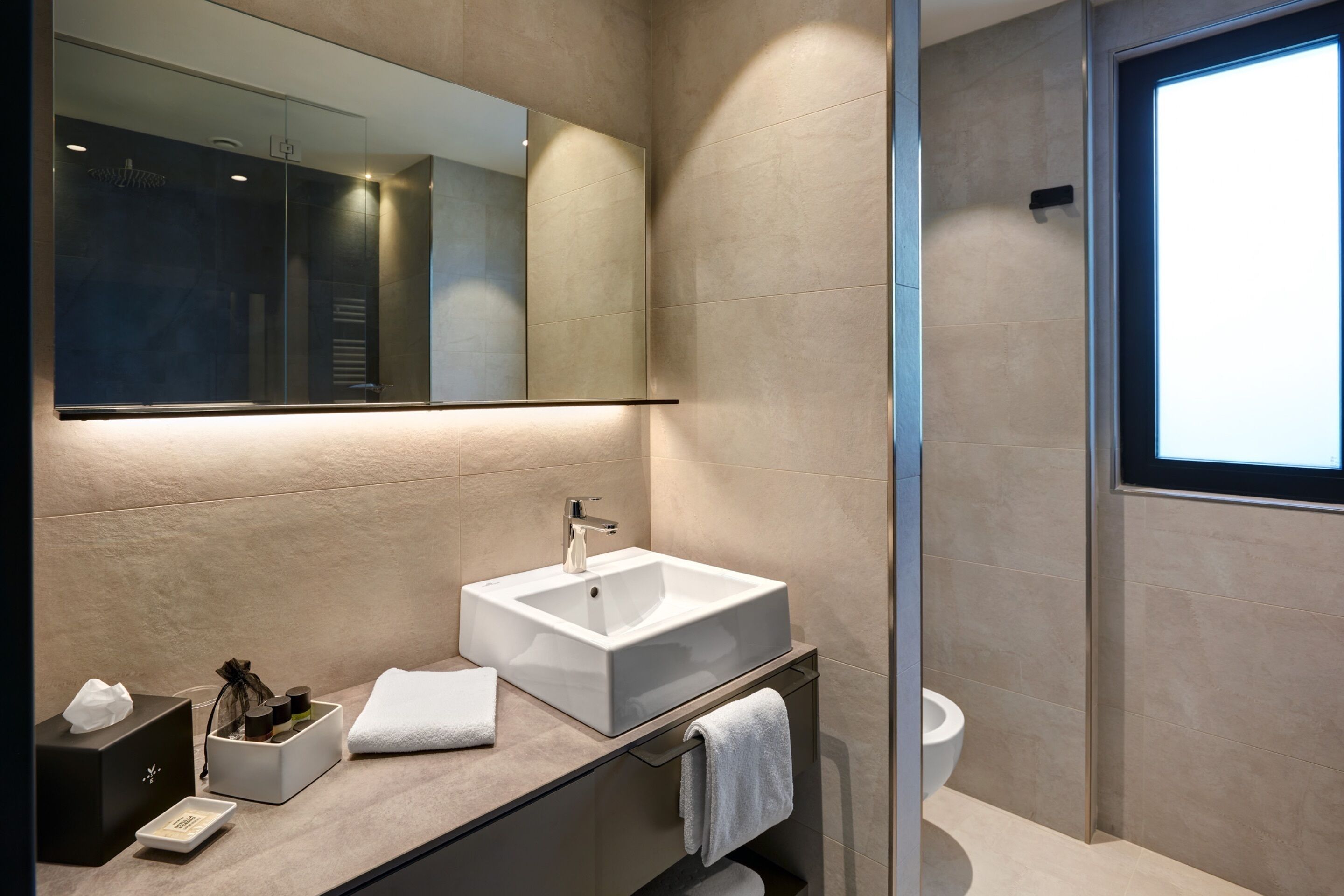 comfort room, balcony, city view | bathroom | shower, rainfall showerhead, free toiletries, hair dryer