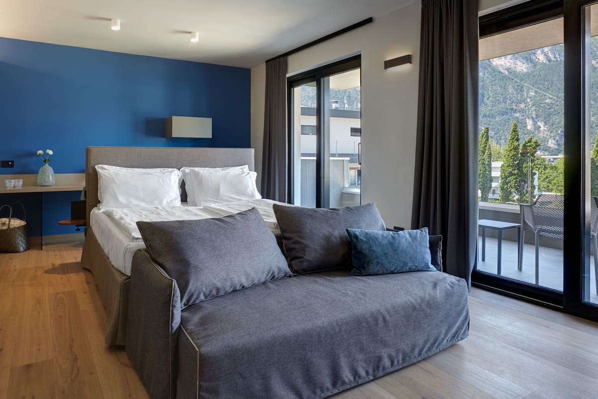 deluxe room, balcony, mountain view | hypo-allergenic bedding, down duvets, minibar, in-room safe