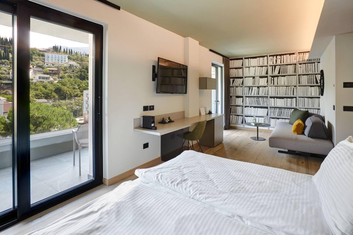 grand room, balcony, pool view | hypo-allergenic bedding, down duvets, minibar, in-room safe