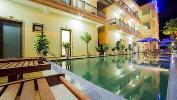 Piscine extérieure