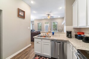 Classic Townhome, 2 Bedrooms, Non Smoking, Kitchen | Private kitchen | Full-size fridge, microwave, oven, stovetop