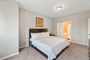 Classic Townhome, 2 Bedrooms, Non Smoking, Kitchen | 2 bedrooms, individually decorated, individually furnished, desk