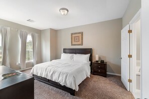 In-room dining - Experience a First Class Stay - 2 BDRM (Humble)