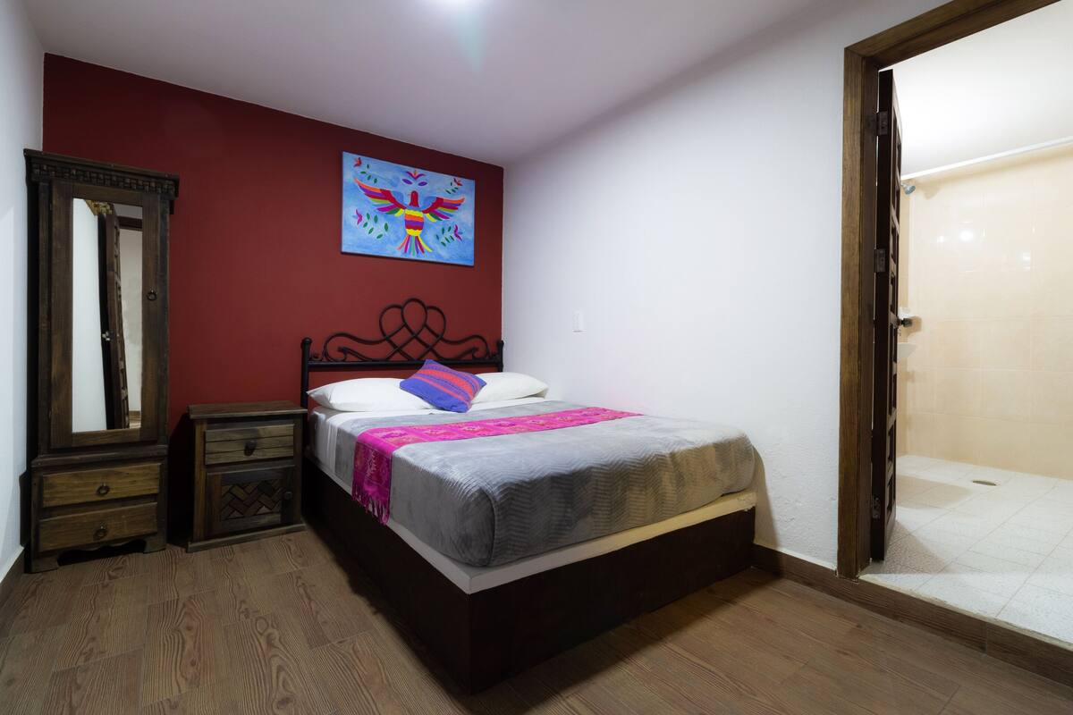 Caja de seguridad en la habitación, wifi gratis y ropa de cama