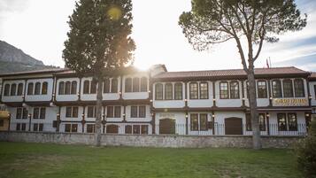 Esterni